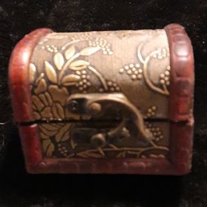 Beautiful Engraved Teak Wood Box w/Decorative